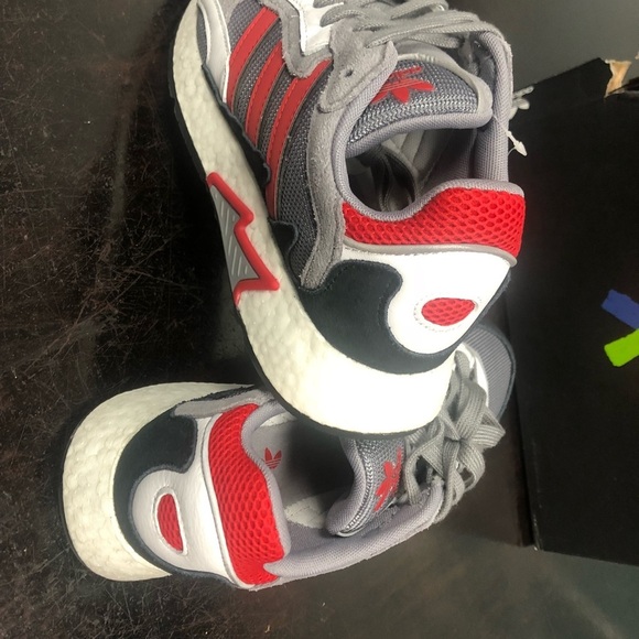 Sz 7.5 adidas Tresc Run in Grey Scarlet main image 4
